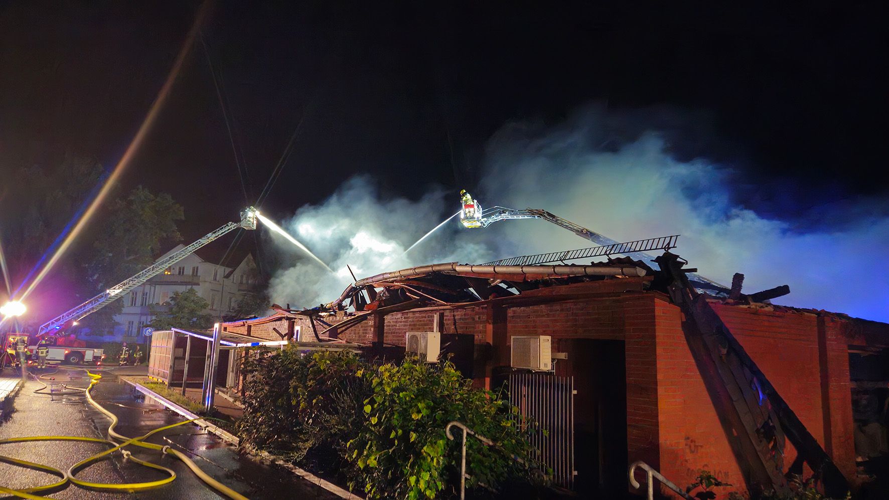 Grosseinsatz verlangt alles ab FFW_BNA_Ost_01