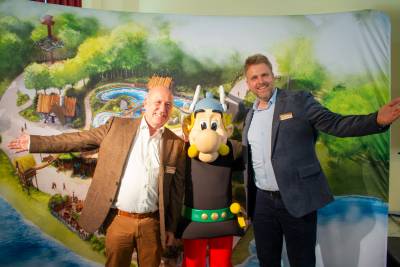 v.l.n.r.: Geschäftsführer Filip de Witte, Asterix der Gallier, Martin Endruhn (Direktor Park Operations)