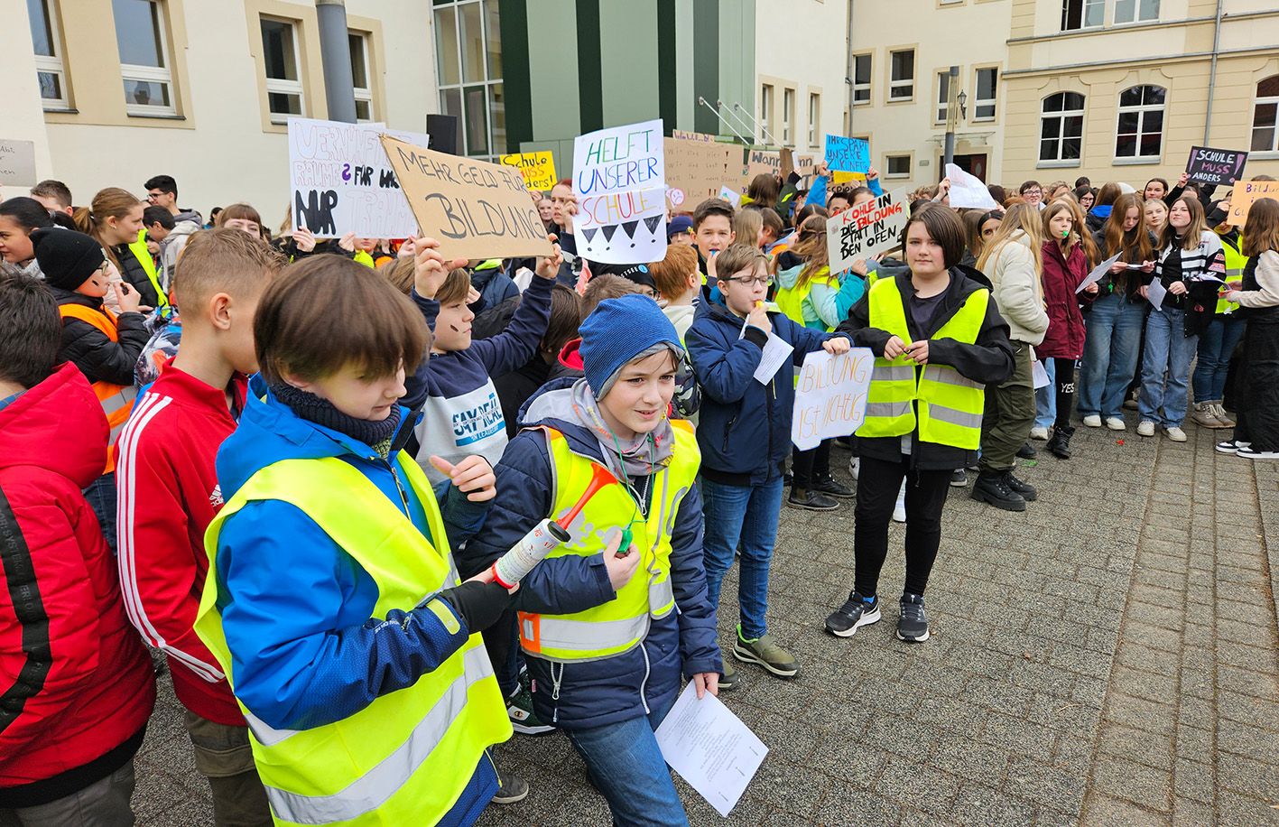 Schülerprotest am Bornaer Gymnasium 20240301_110105