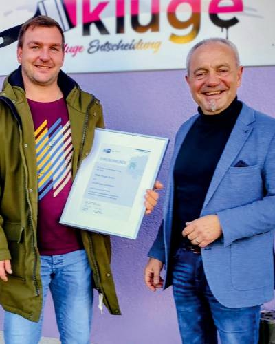 Lutz Förster bei der Übergabe der Ehrenurkunde