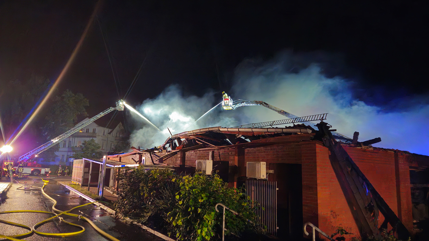 Grosseinsatz verlangt alles ab FFW_BNA_Ost_01