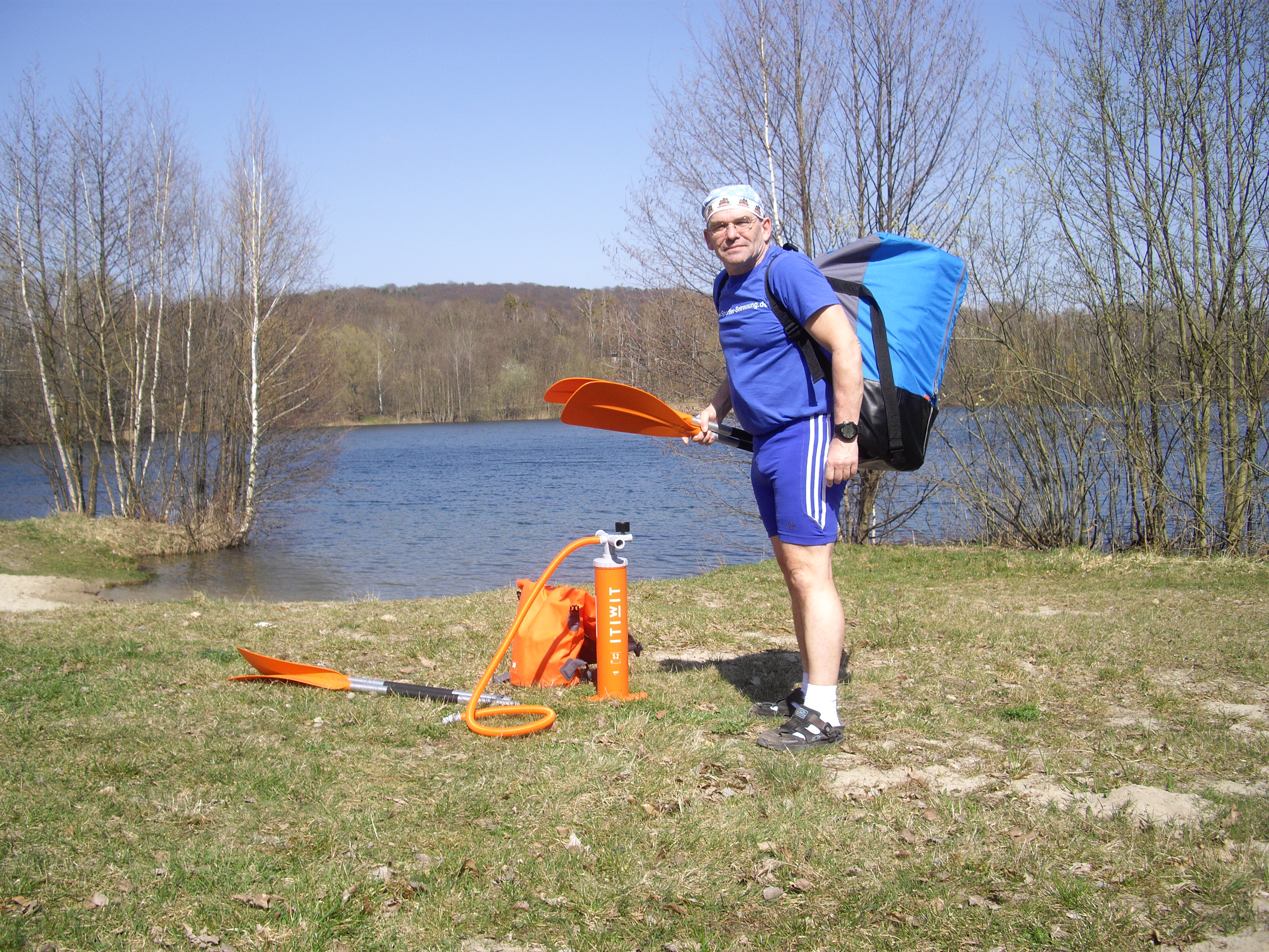 Aufblasbares%20Boot%20im%20Tragesack,%20dazu%20das%20Zubeh%C3%B6r%20-%20optimal%20f%C3%BCr%20den%20Transport.