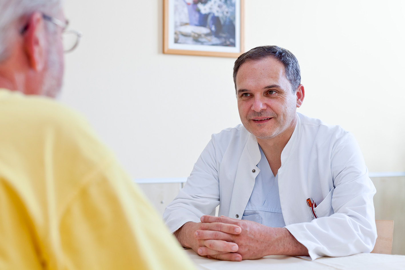 Chefarzt Dr. Rigo Voigt und sein Team erweitern das Leistungsspektrum durch die Laserchirurgie (Foto: Carsten Schenker) Dr_Voigt